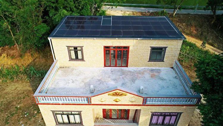 還在裝傳統(tǒng)陽光房？太傻了！如今大家都裝這個(gè)，美觀、環(huán)保還能賺錢！