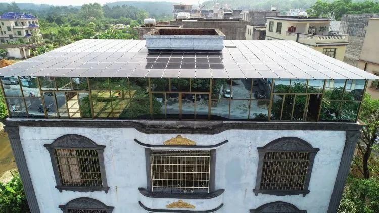 還在裝傳統(tǒng)陽光房？太傻了！如今大家都裝這個(gè)，美觀、環(huán)保還能賺錢！