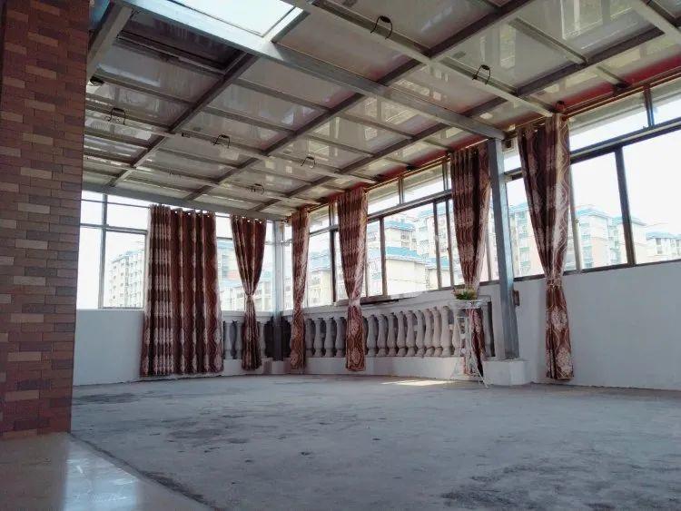 還在裝傳統(tǒng)陽光房？太傻了！如今大家都裝這個(gè)，美觀、環(huán)保還能賺錢！