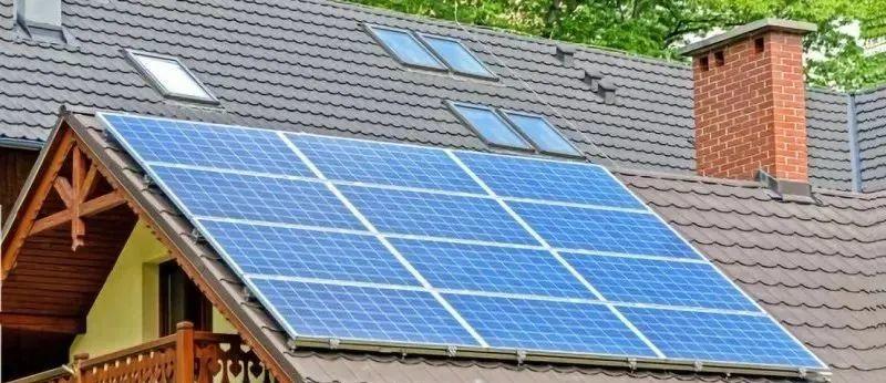 光伏發(fā)電“租房頂、免費裝”新套路，警惕陰陽合同，天上不會掉餡餅！